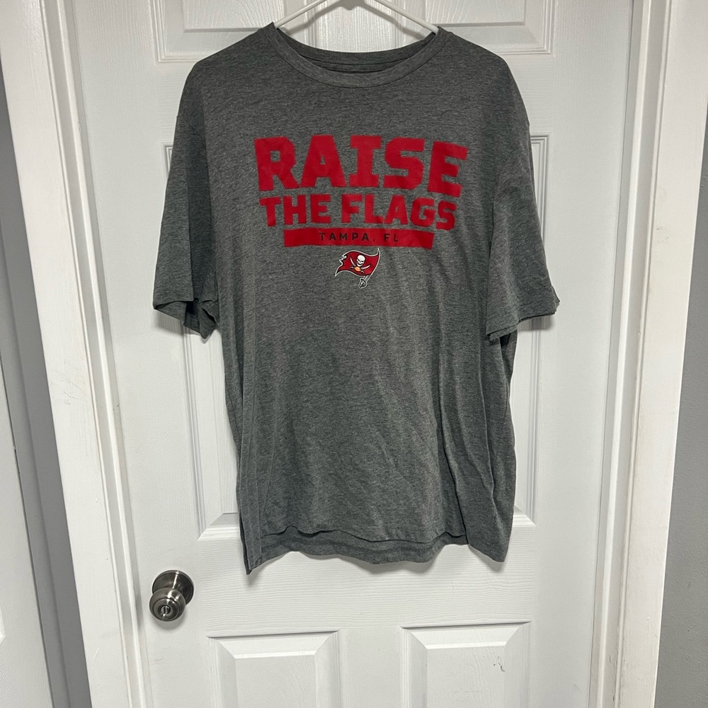 Gray Tampa Bay Buccaneers Graphic T-Shirt Size XL